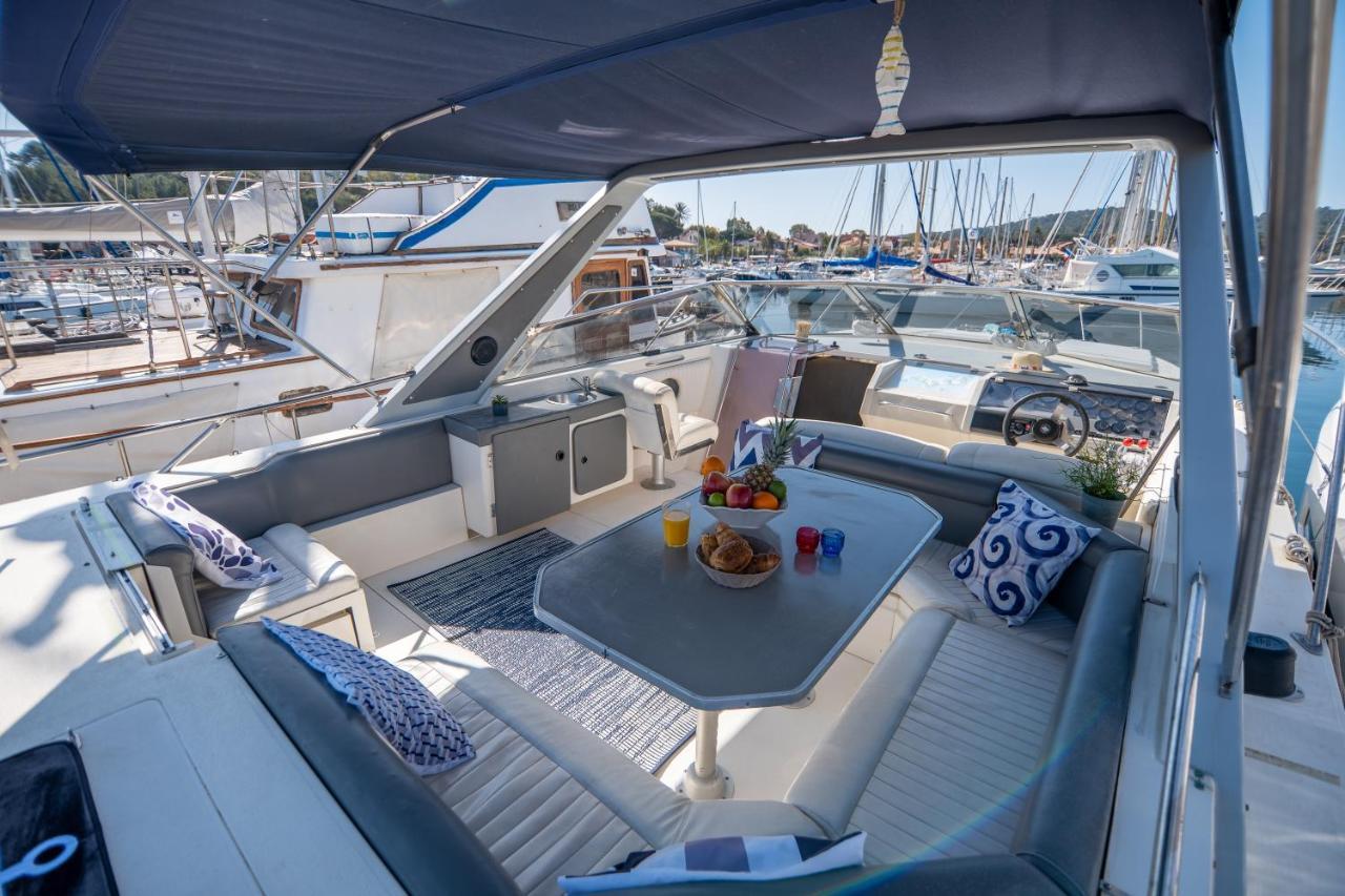 Hebergements Bateaux A Quai 포르크롤르 외부 사진
