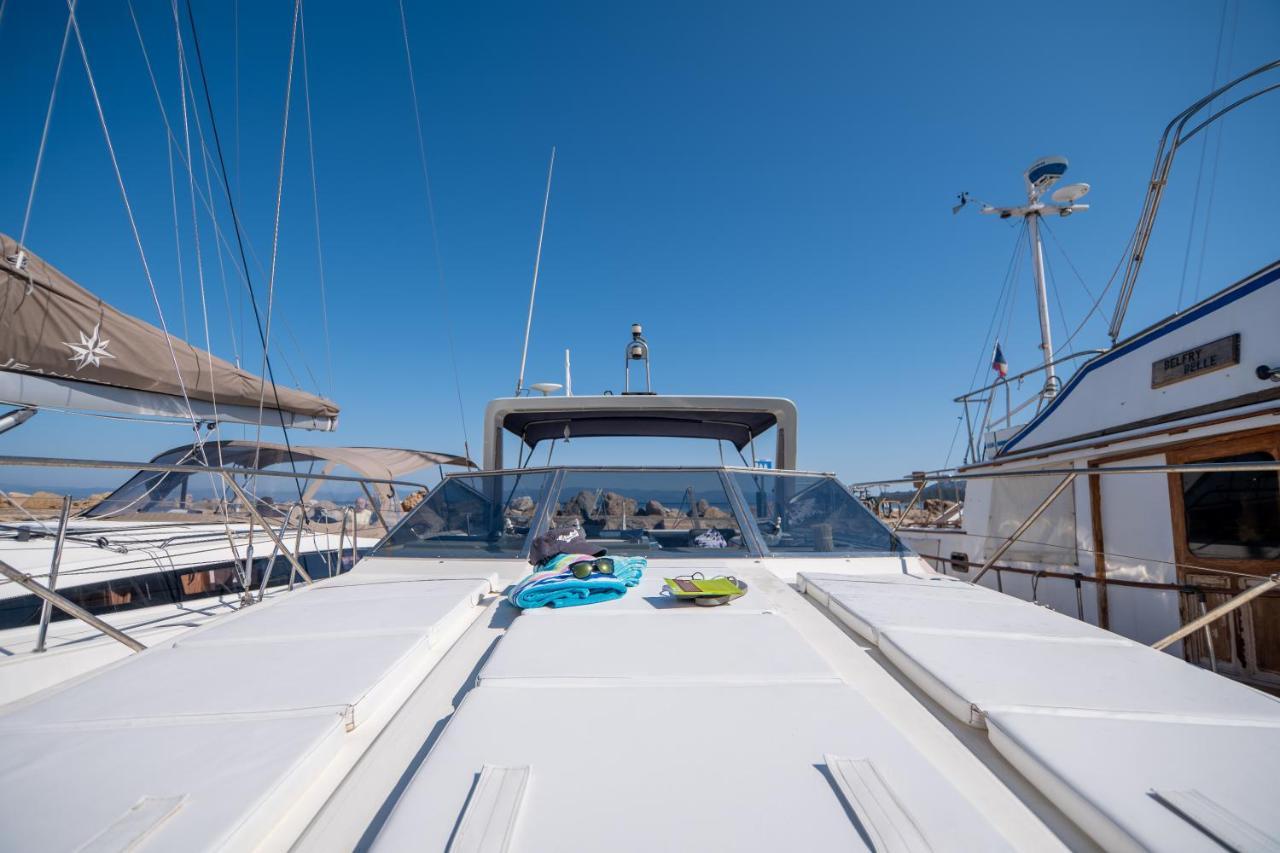 Hebergements Bateaux A Quai 포르크롤르 외부 사진