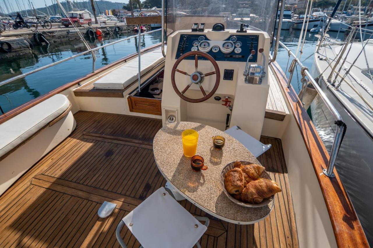 Hebergements Bateaux A Quai 포르크롤르 외부 사진